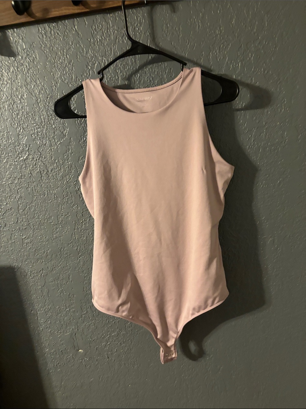 Womens size L Nine West Blush Crewneck Sleeveless Bodysuit